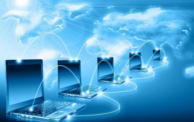 網絡空間是以互聯網為代表的信息技術革命跨越( )、( )、( ) 催生并形成了一個?